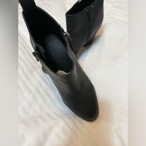 Universal Thread Black Ankle Booties